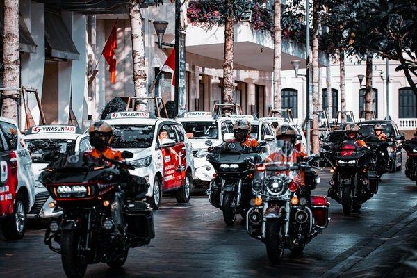 Accessoires indispensables pour motards : guide d'achat 2025